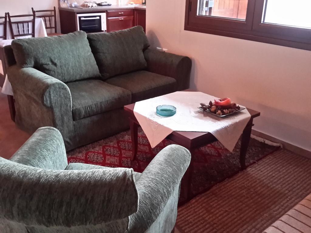 En Feneo Appartement Mesinon