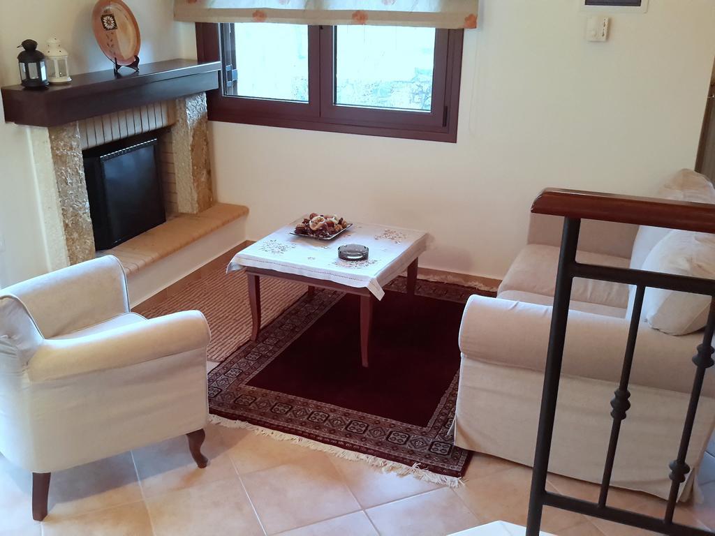 Apartment En Feneo Mesinon